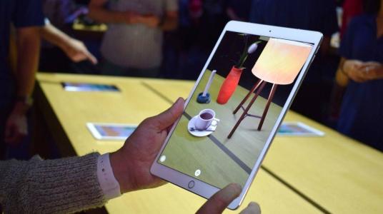 增強(qiáng)現(xiàn)實(shí)2.jpg VR虛擬現(xiàn)實(shí)